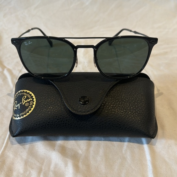 Black Ray-Ban Clubmaster Sunglasses - Picture 5 of 7
